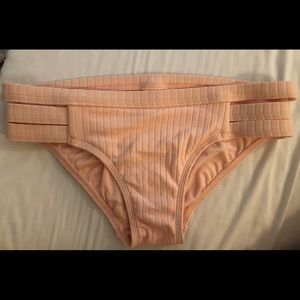 Seafolly bikini bottoms- like new